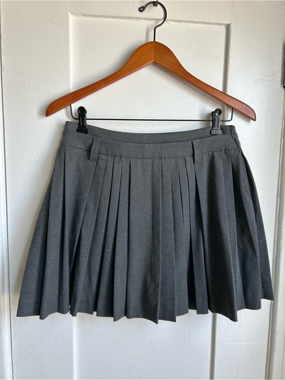 Vintage Y2K Pleated Skirt in Charcoal Gray (8)